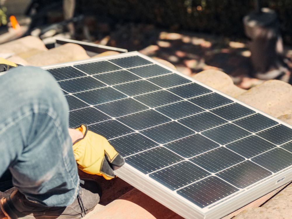 Ką reikia žinoti apie saulės baterijas prieš įsirengiant saulės elektrinę?